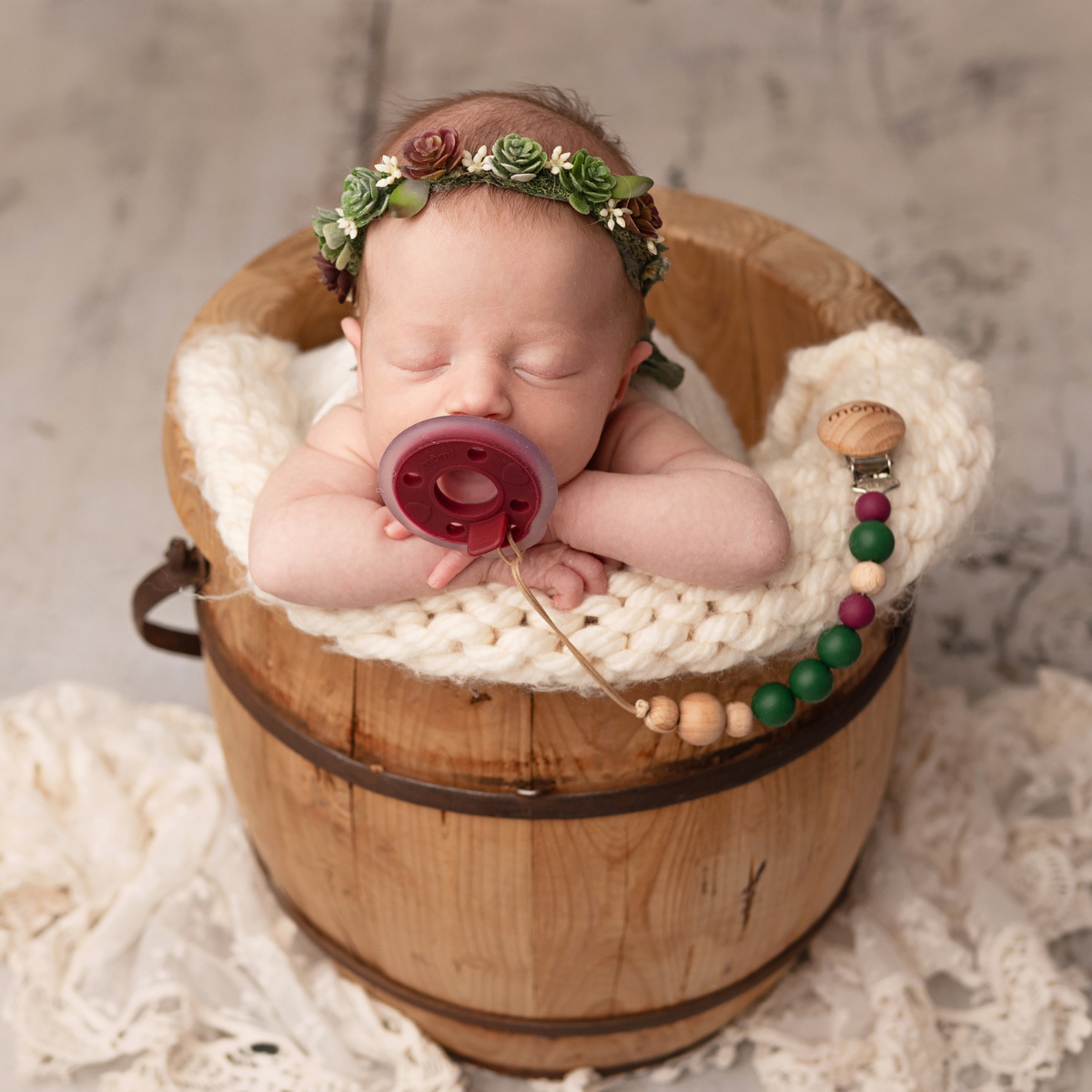 mōmi babypace pacifier clip - holly