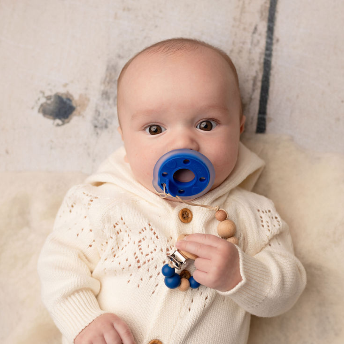 mōmi babypace® breast-like pacifier in deep lapis blue