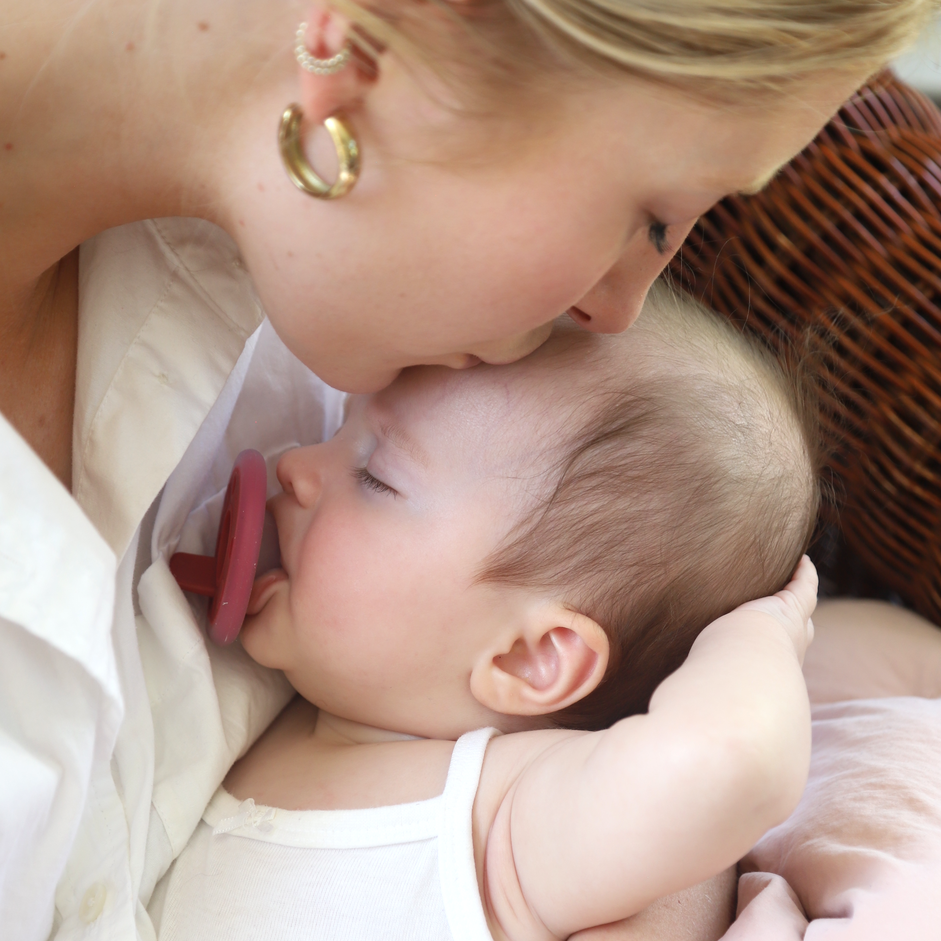 mōmi babypace pacifier - cranberry