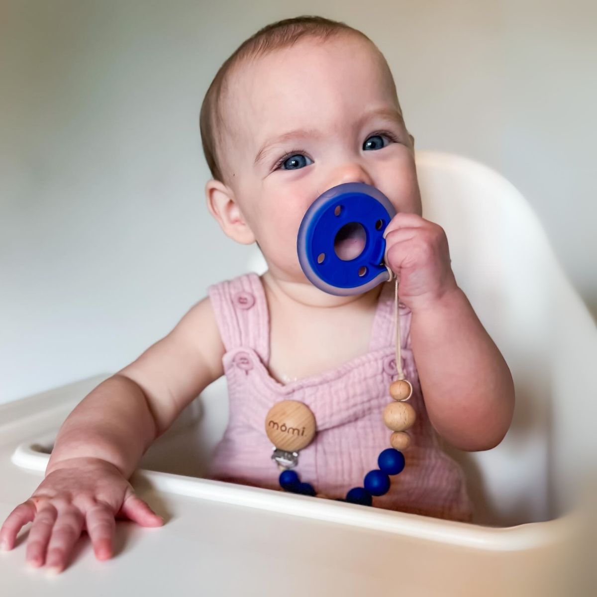 mōmi babypace® pacifier gift set in regal lapis blue