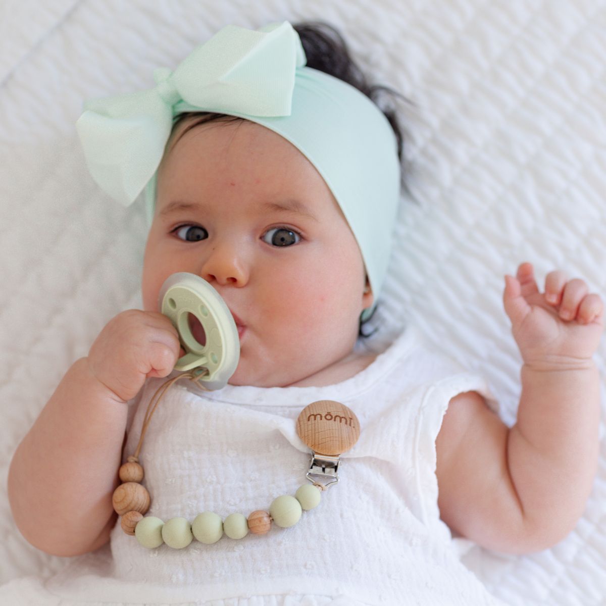 mōmi babypace pacifier set